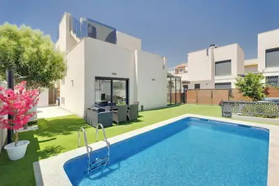 Image de Maison de vacances 'Azalea Ii' près de la mer avec piscine et Wi-Fi
