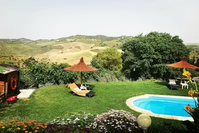 Image de \"Finca El Porvenir\", avec vue sur les montagnes, piscine, bain à remous, Wi-Fi et jardin.