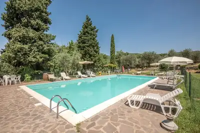 Appartement de vacances \"Bilocale Brando\" avec piscine, jardin et Wi-Fi.