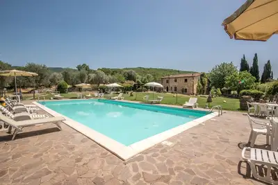 Appartement de vacances 'Trilocale Elisa' avec piscine, jardin et Wi-Fi