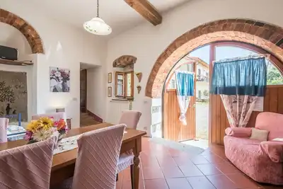 Appartement de vacances 'Trilocale Carlotta' avec piscine, jardin et Wi-Fi.