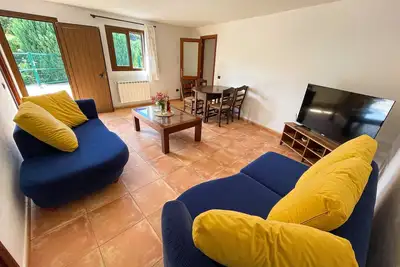 Image de Rural house, located in a quiet environment and surrounded by greenery