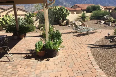 Image de Awesome views and breeze on the back patio\n