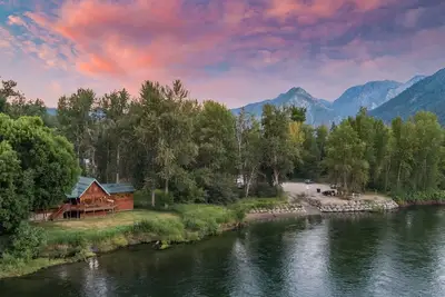 Image de Unique Riverside Oasis Minutes to Downtown