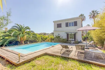 Image de Cannes Vallergues, maison 3 chambres avec piscine au calme