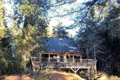 Image de Seal Rock - cabane artisanale sur l'eau près d'Acadia et de Bar Harbor