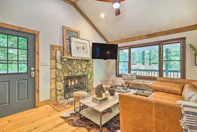 Image de Boone Hideaway w/ Deck, Grill & Forest Views!