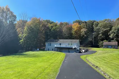 Image de Summer fun, Fall hunting & Winter fishing on Quaker Lake! Year round house!