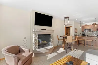 Image de Private Balcony with Ski Slope Views & Short Walk to Gondola, Shops, & Dining