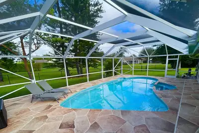 Image de Elegant pool home in Prime Equestrian area