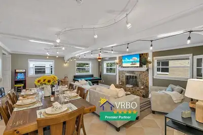 Image de Cozy Retreat, Great Location, Hot Tub, Game Room, King Beds, Close to Beach