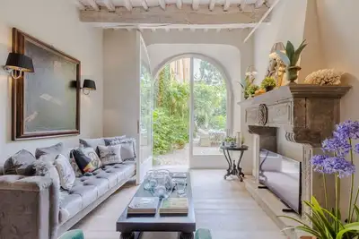 Image de Luxury Apartment with Private Garden inside Lucca