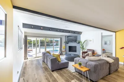 Image de *3000sf 6br! Htd Sparkling Pool, Cabana, Bbq! *