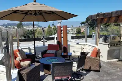 Image de Decks, Views, Large 4 Br. Sf's coolest¹ neighborhood, and family-friendly!