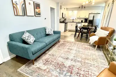 Image de Mid Century Modern Home 15 min to Dallas