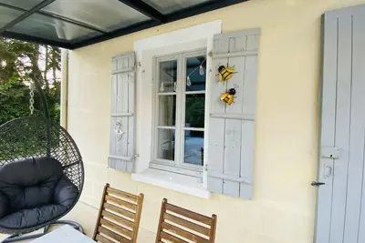 Image de Cosy cottage overlooking garden and woodland, within 10 mins walk of town centre