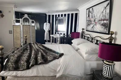 Image de Sumptuous  apartments for discerning guests who expect both comfort and elegance