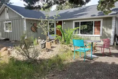 Image de Belle chambre disponible dans une maison dans le centre de