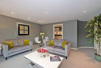 Image de Deluxe three-bedroom home in the sought-after West End area of Aberdeen