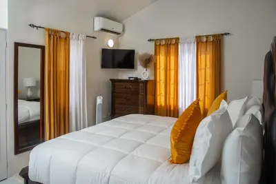 Image de Luxury Overlooking Puerto Seco Beach @ Camelot Village