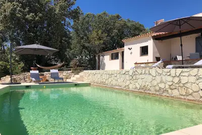 Image de Loue maison 8 couchages avec piscine, domaine privé à Tourtour (83)