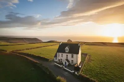 Image de Tregosse House - Outstanding sea views, 6 bedroom house on the coastal path