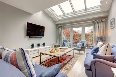 High spec and centrally located in Burnham Market - 47% discount for 7 nights.
