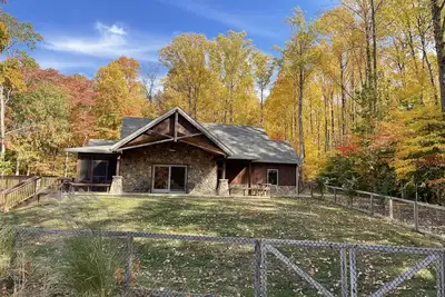 Image de Hidden Retreat on 30 Wooded Acres 5 Miles to Town