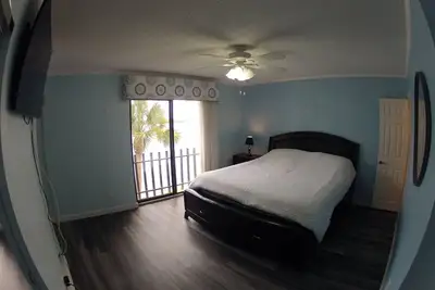 Image de 2 Bed 2 Bath Penthouse with Private Beach and Heated Pool!