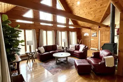 Image de Pocono Chalet Cabin Sauna Game Room Fire Pit Pools