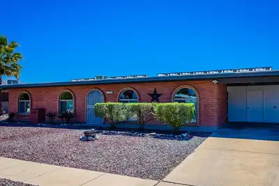 Image de Peaceful And Quiet Getaway ~ Pool and Hot Tub ~ Wonderfully Comfortable!