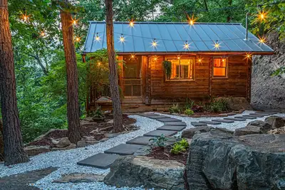 Image de Perched in the Trees, Very Private, Screened in Porch with view