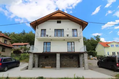 Image de Joli appartement pour 5 personnes avec piscine, Wifi, Tv, patio, animaux admis et parking