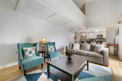 Image de Cozy newly remodeled home close to major amenities  in Connecticut a