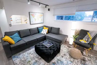 Image de Canadian Creekside Getaway ~ Bring Your Pets!