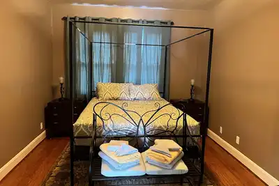 Image de 1925 house with  big  yard  and fire pit