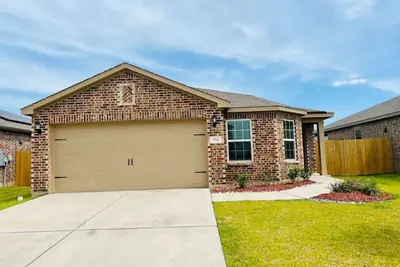 Image de comfy, family friendly, spacious, 2 bedroom home!