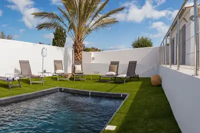 Image de Villa 8/9 personnes, Piscine, 1 Mn de la plage. Proche Commerces, très calme.