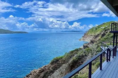 Image de Villa Stargate welcomes you to an island escape where the sky meets the sea.