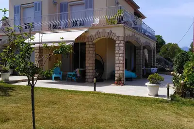 Image de Appartement 1er étage d'une villa provençale 15min pied des plages