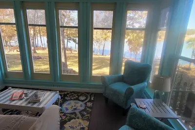 Image de Logan Martin Lake Sun Room\nLincoln, Al.