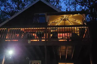 Image de Rustic Chalet pet friendly and close to all Nh has to offer.