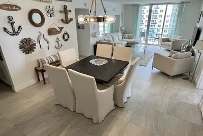 Image de Seaglass Getaway- 2 Bed/2 Bath directly on the Beach