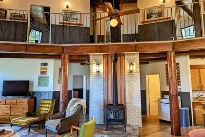 Image de Conjuring Creek Cabin on Wizard Lake