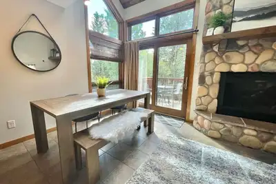 Image de Ski in Ski out Townhome Indoor and outdoor pools hot tub fire pits and more