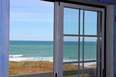 Image de En bord de l´Océan, spot de surf juste en face, dans un condo avec Piscine