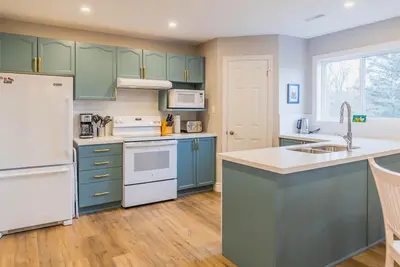 Image de Private and spacious 1 bedroom suite with hot tub