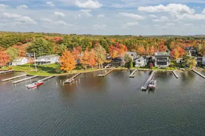 Image de Completely Renovated Waterfront Home - minutes to amenities!