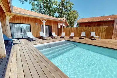 Image de New villa with air conditioning and heated pool