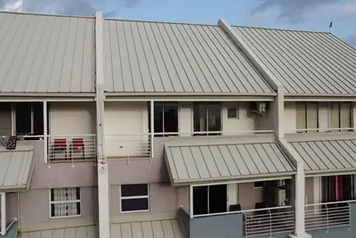 Executive 2 Bd & 2 Bath penthouse w/ all amenities